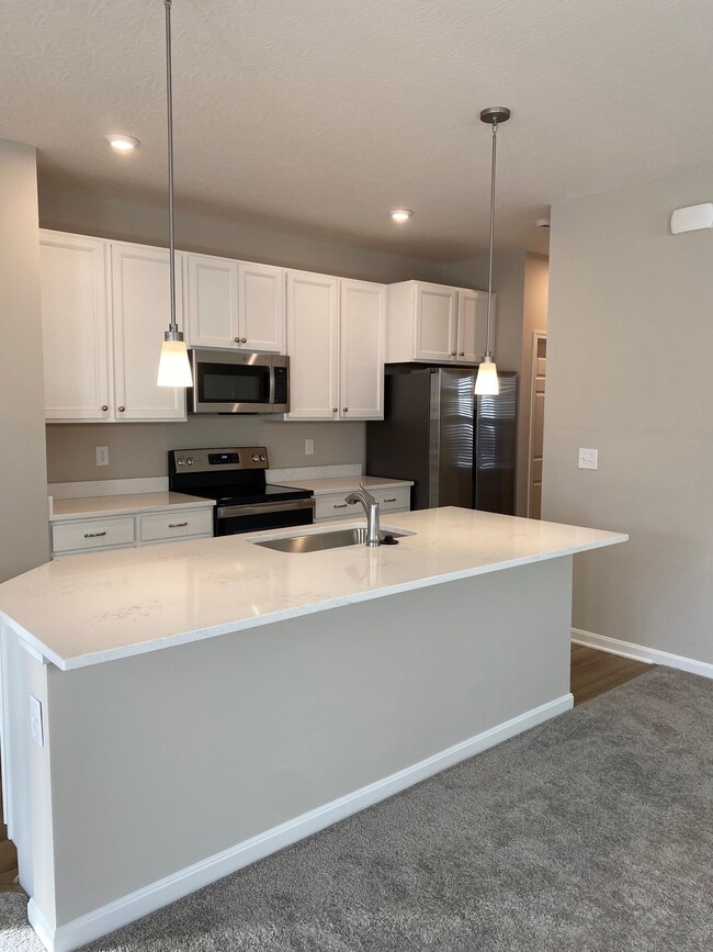 Building Photo - 1511 Summerview Ln