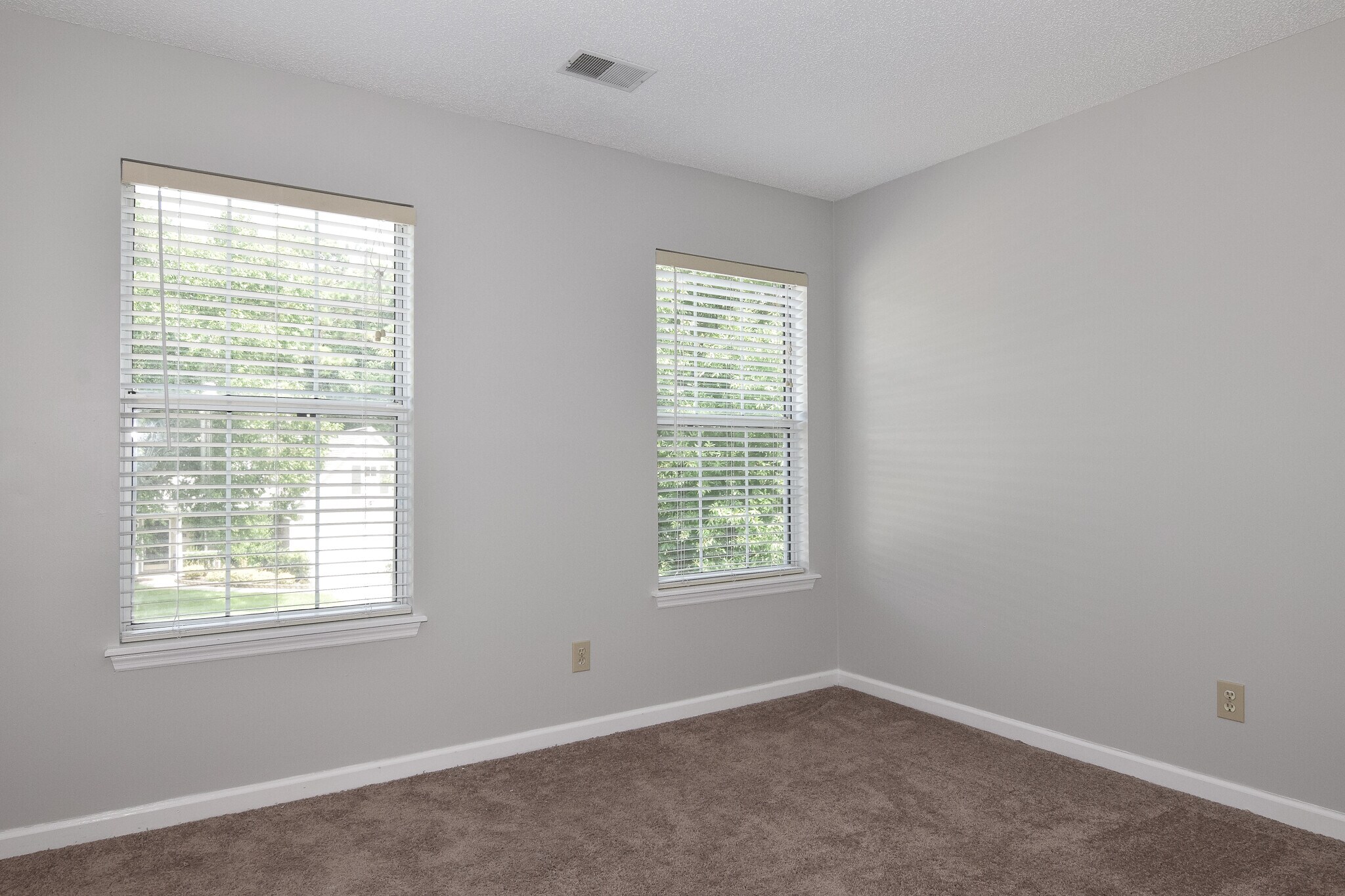 Building Photo - 1827 Falling Creek Cir