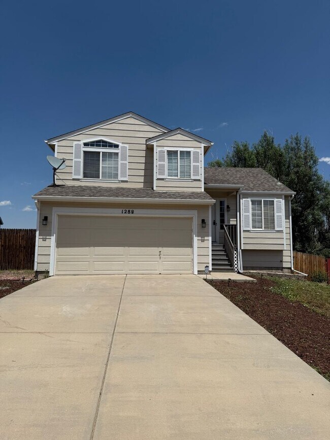 Primary Photo - 3 Bedroom in desirable 80817 PET FRIENDLY