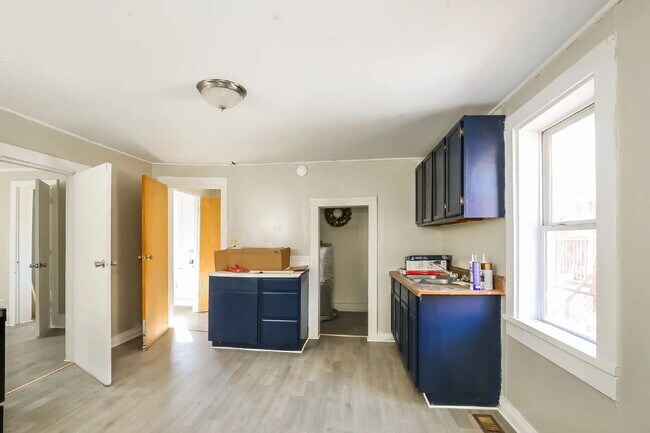 Building Photo - Charming 2-Bed, 1 Bath home with central HVAC and a Large Back yard!
