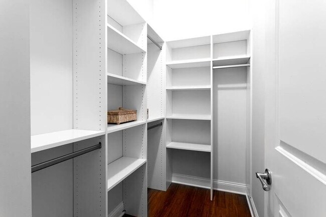 Building Photo - 124 W Polk St