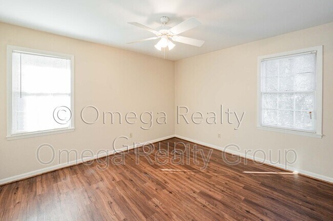 Building Photo - 1700 Serene Cir