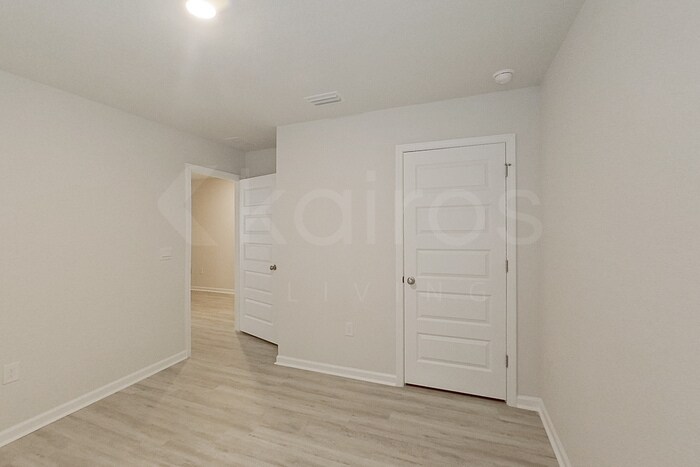 Building Photo - 385 Monarch Ln