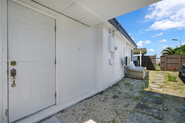 Building Photo - 14970 Leisure Dr