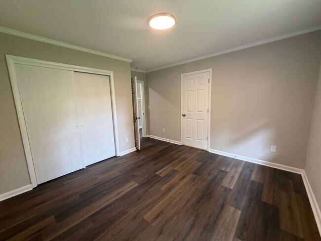 Building Photo - 228 College Dr