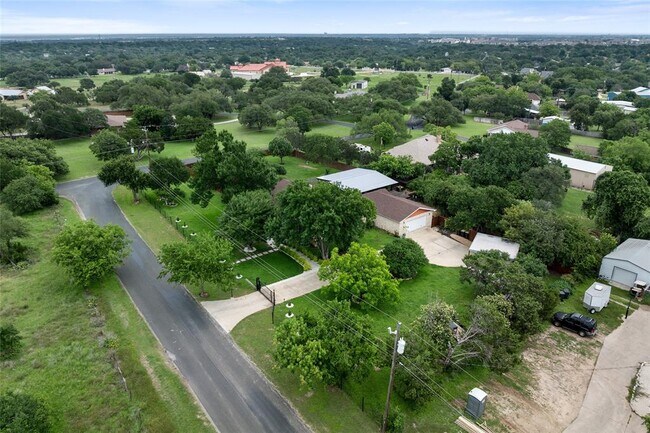 Building Photo - 301 Oak Ridge Rd