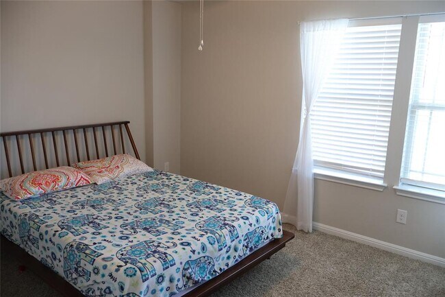 Building Photo - 11500 Maple Leaf Way