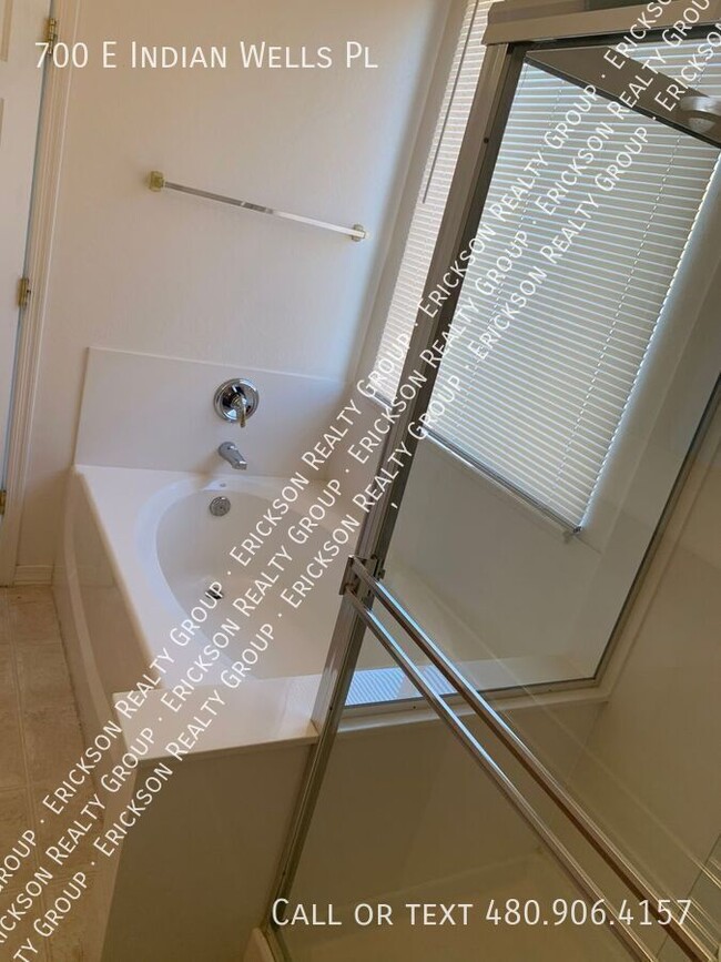 Building Photo - 700 E Indian Wells Pl