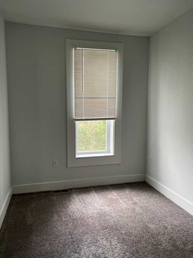 Building Photo - 4225 Ivanhoe Ave