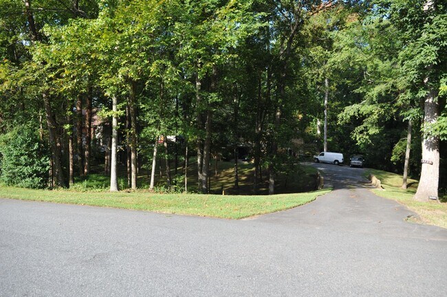 Building Photo - 5755 Doncaster Dr