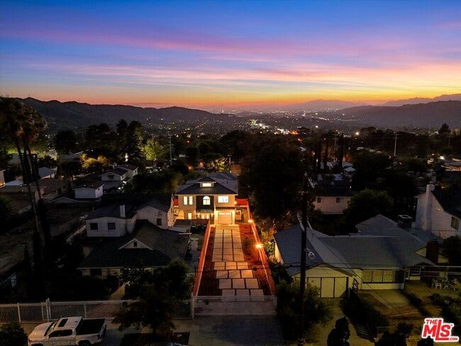 Building Photo - 10347 Hillhaven Ave