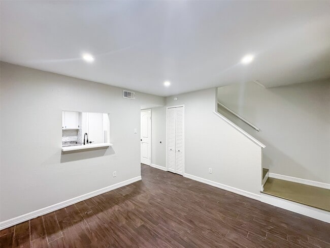 Building Photo - 1715 Moritz Dr