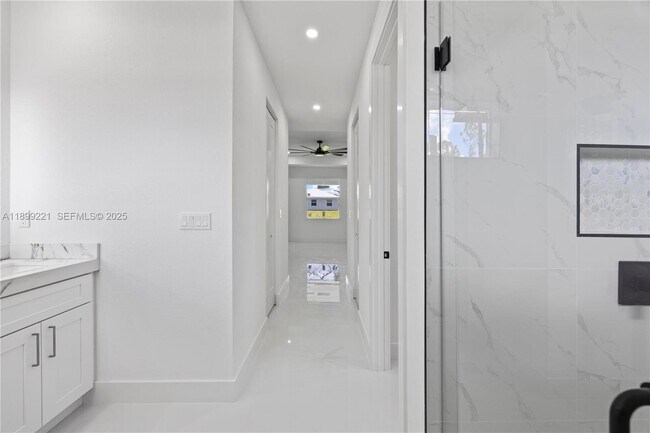 Building Photo - 3111 W 17th St