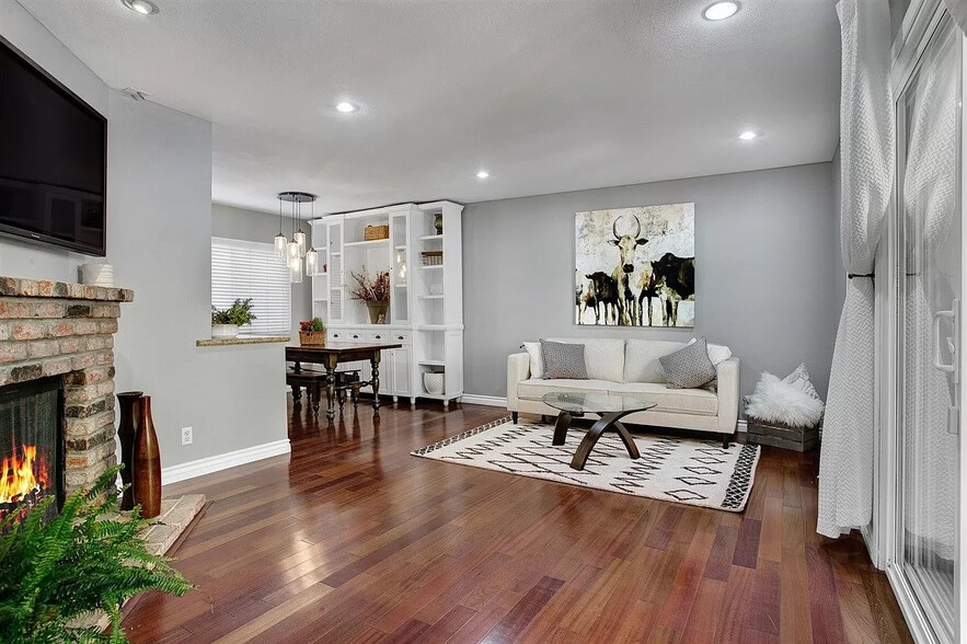 Living Room - 2319 Curlew St