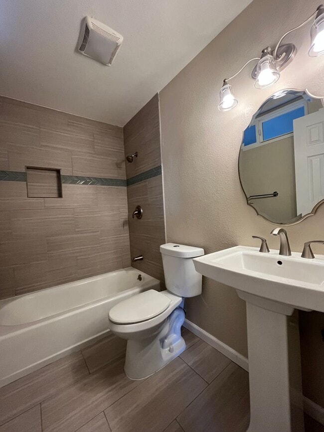 Building Photo - 4014 Wooster Dr