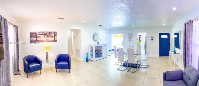 Building Photo - 4420 NW 30th Ct