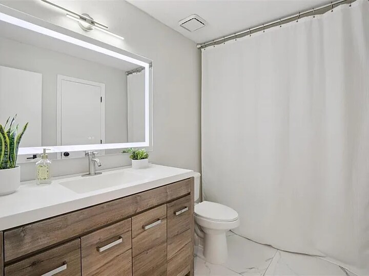 Building Photo - 665 Eastpointe Pky