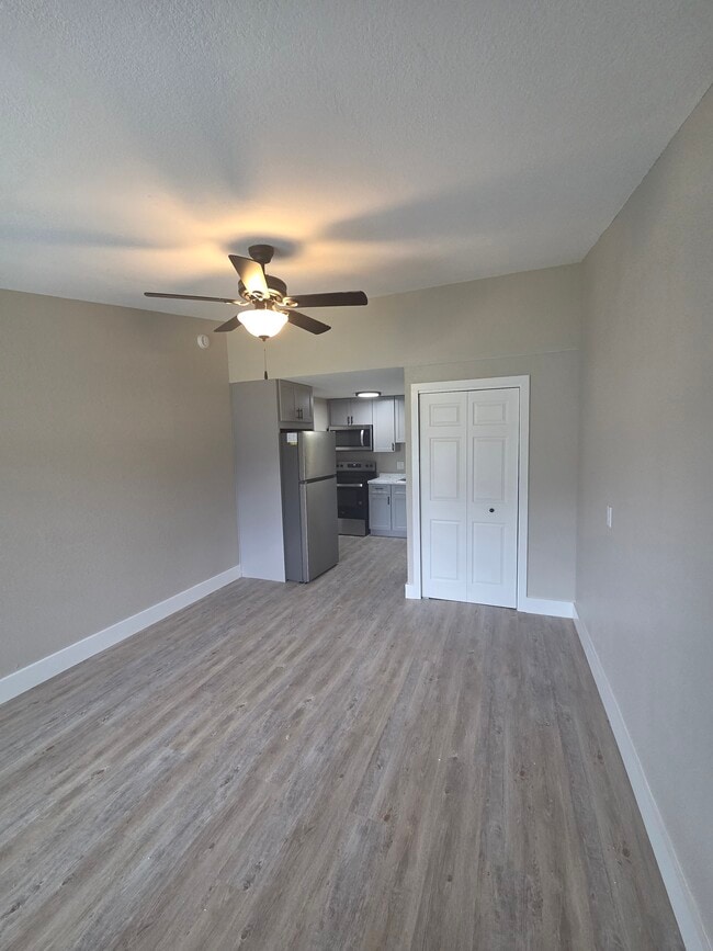 Building Photo - Holly Park Square Apartments