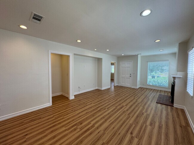 Building Photo - 2150 Crescent Ave