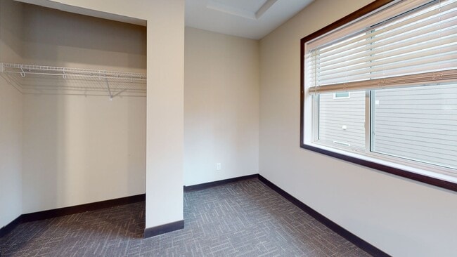 Building Photo - 1014 16th Ave SE