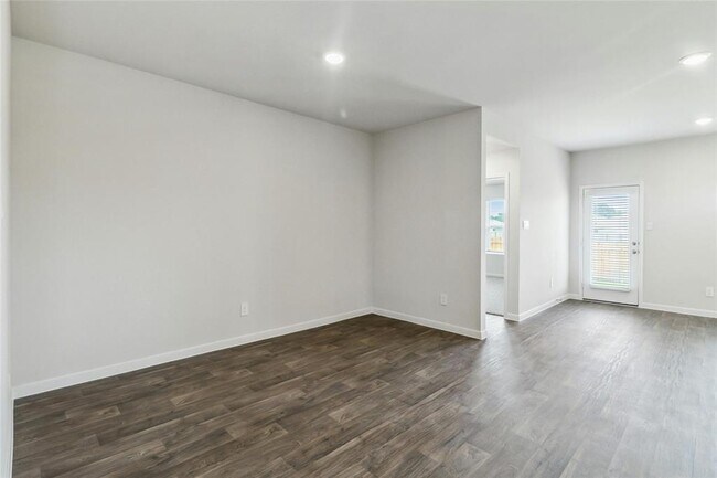 Building Photo - 326 Darwin Pl
