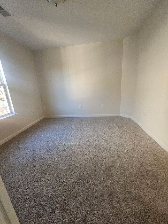 Building Photo - 168 Canal Pl Cir