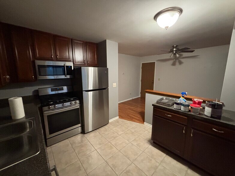 Building Photo - 2256 Abbeywood Dr