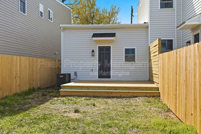 Building Photo - 3014 Parkwood Ave