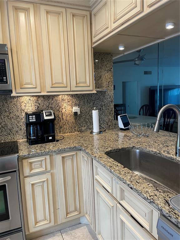 Building Photo - 6260 Sun Blvd