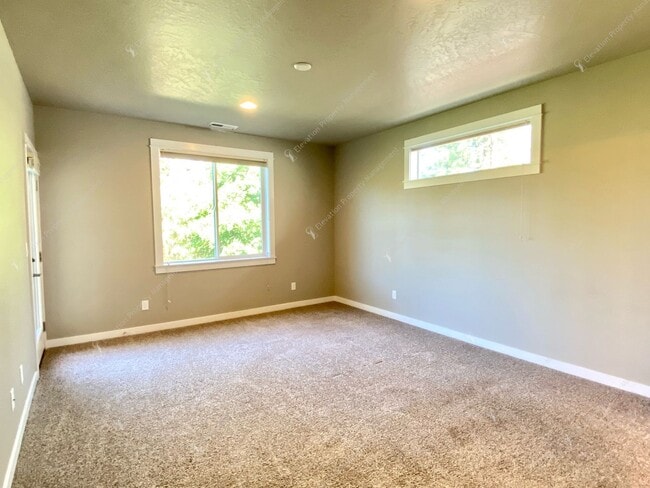 Building Photo - Bright, Spacious Home with Expansive Yard ...