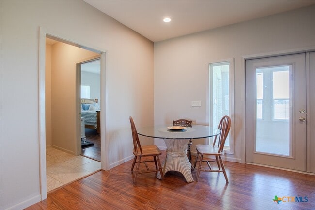 Building Photo - 394 Sunrise Bay Dr