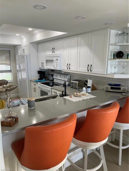 Eat in Kitchen Bar - 8400 Estero Blvd