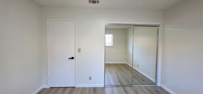 Building Photo - 9628-9628 Bradhugh Ct