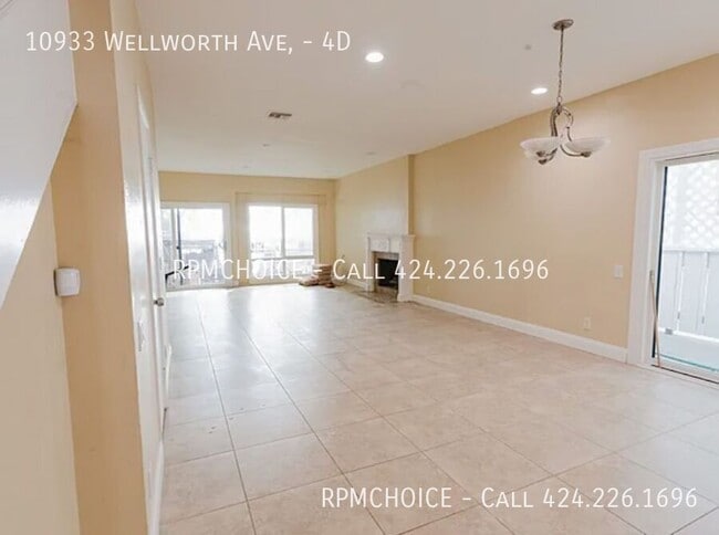 Building Photo - 10933 Wellworth Ave