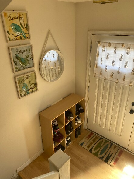 Primary Photo - 999 Rue Madora