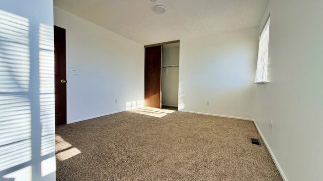 Building Photo - Fantastic 4 Bed 3 Bath 2 Car Garage Home in Aurora Highlands! NEW Carpet! NEW Paint! NEW Bathroom...