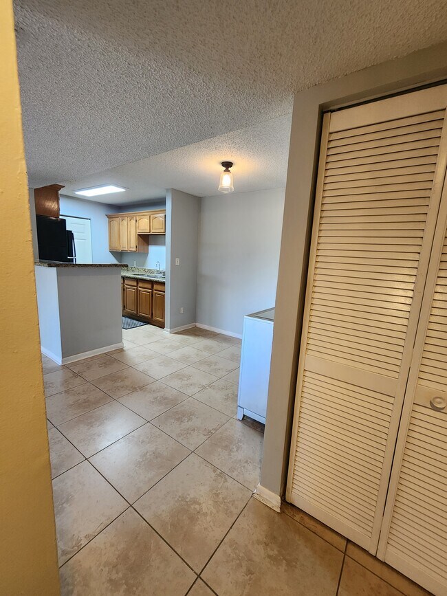 Building Photo - 455 Alt 19