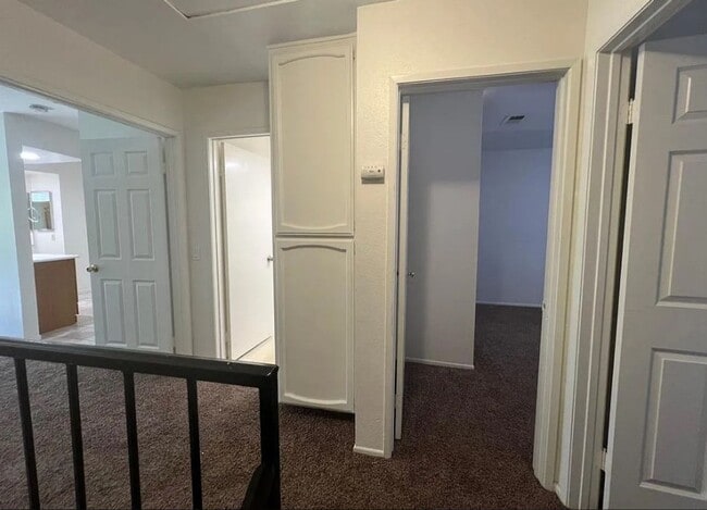 Building Photo - AVAILABLE NOW! Canyon Crest Townhome