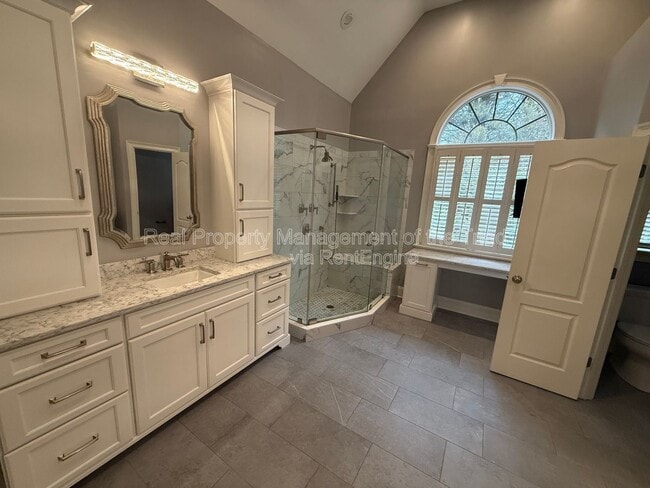 Building Photo - 2528 N Beech Ln