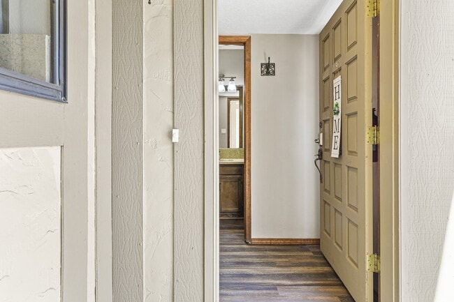 Building Photo - 214 Metz Dr