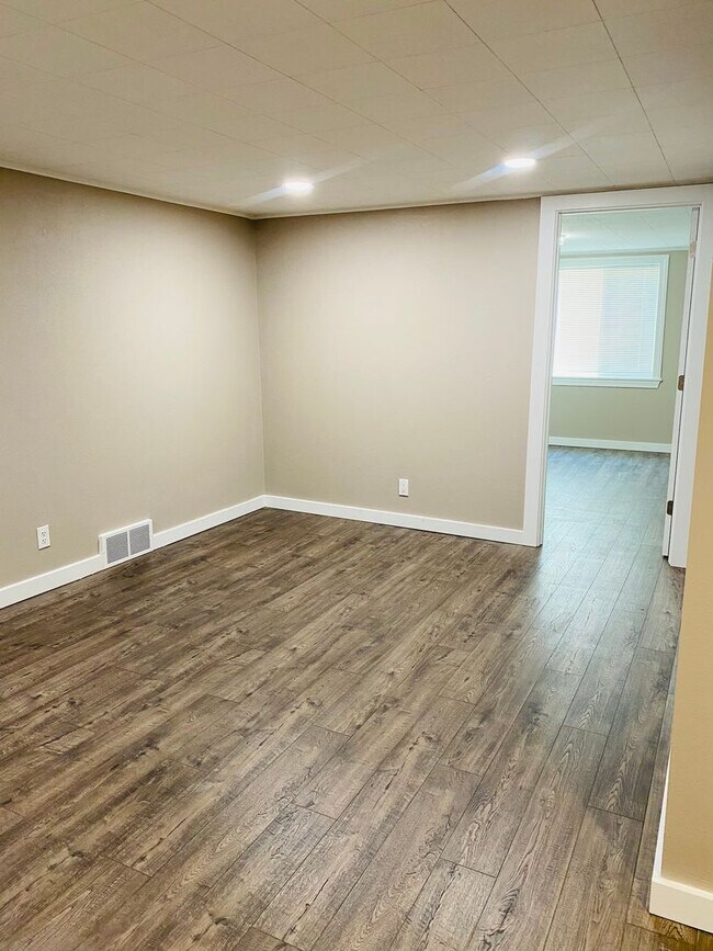 Building Photo - Completely Remodeled Northwest Area 3 Bedr...