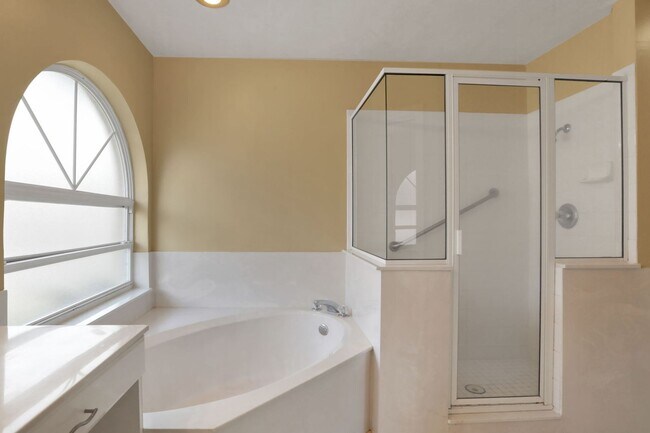 Building Photo - 3/2 in Pelican Bay