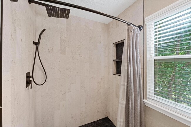 Building Photo - 13314 Briar Hollow Dr