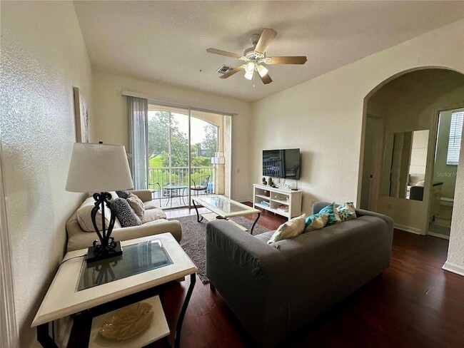 Building Photo - 2300 Silver Palm Dr