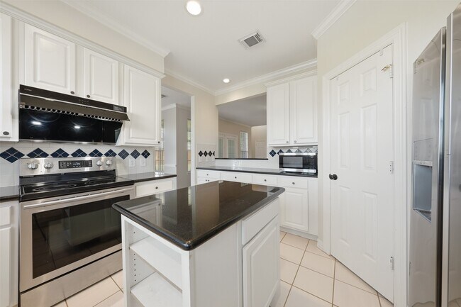 Building Photo - 4208 Greystone Way