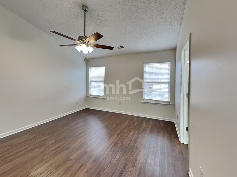 Building Photo - 8849 Laurel Run Dr