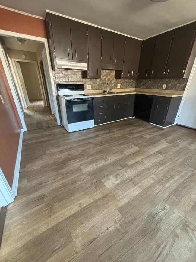 Building Photo - Excellent location! Close to Berryhill Park, Harding University & Unity Hospital.