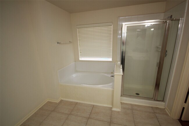 Building Photo - 19055 Village Maple Ct