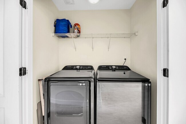 Building Photo - Whitney Lakes End Unit Townhome on Johns Island