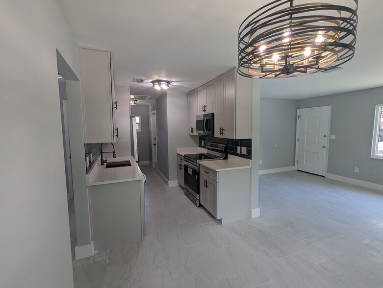 Kitchen - 2519 Amherst Ave